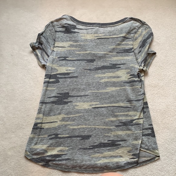 Socialite army print v neck - Picture 2 of 3